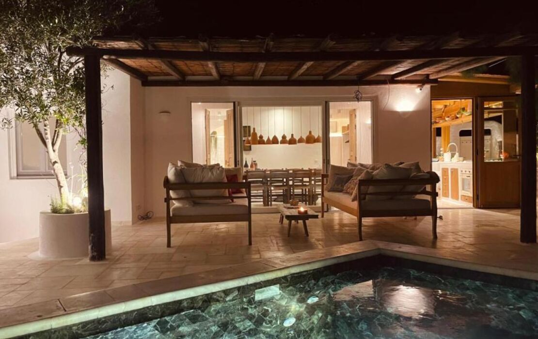 ROMEO AND JULIO SUMMER HOUSE