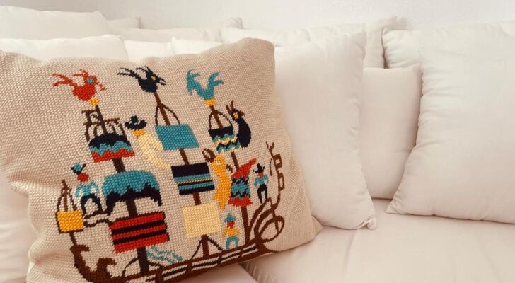 ROMEO AND JULIO SUMMER HOUSE