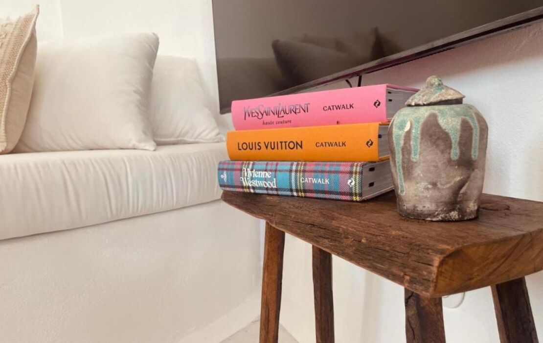 ROMEO AND JULIO SUMMER HOUSE