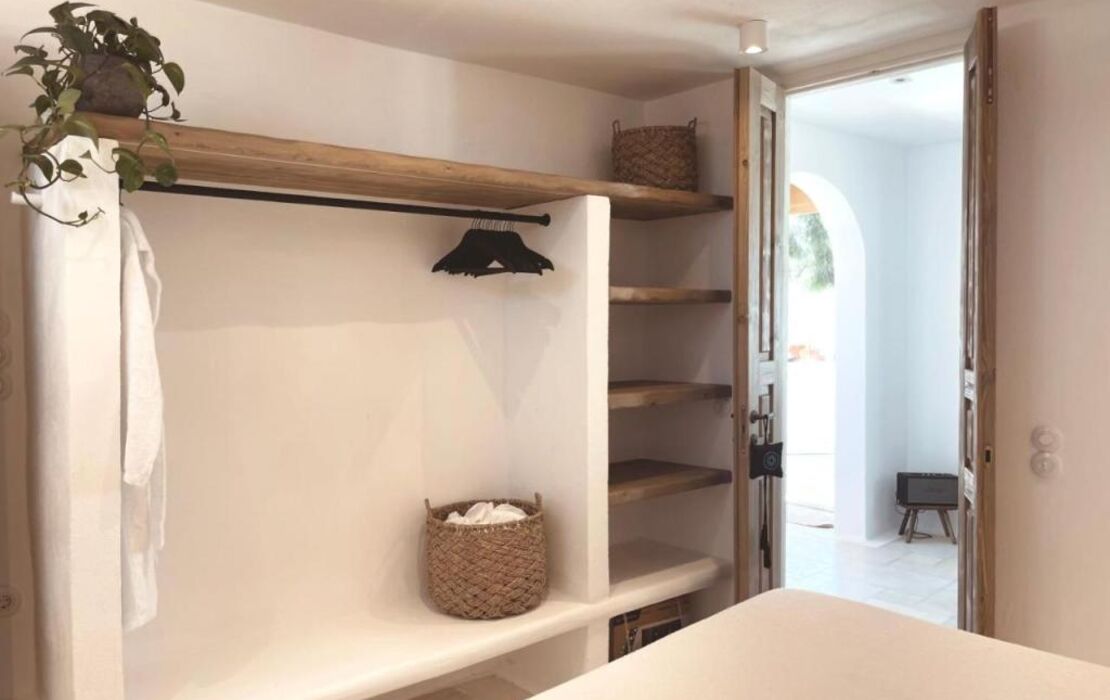 ROMEO AND JULIO SUMMER HOUSE