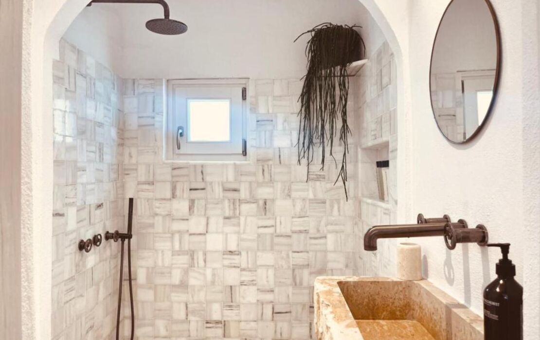 ROMEO AND JULIO SUMMER HOUSE