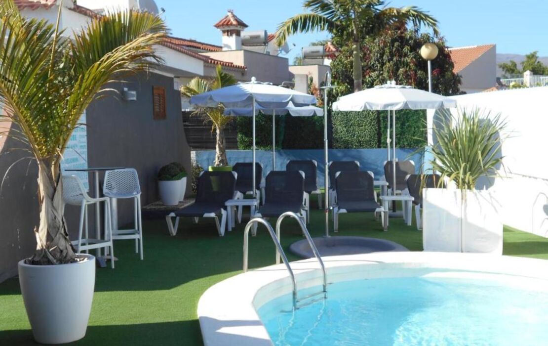 Beach Boys Resort Men Only solo hombres