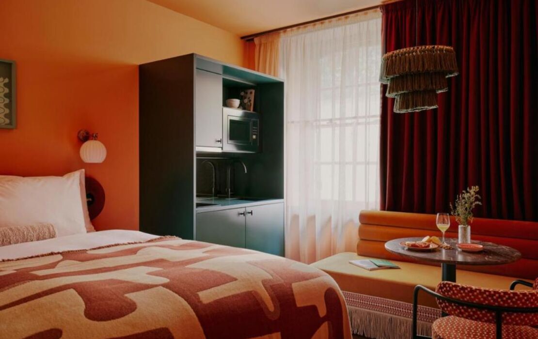 Ember Locke Kensington