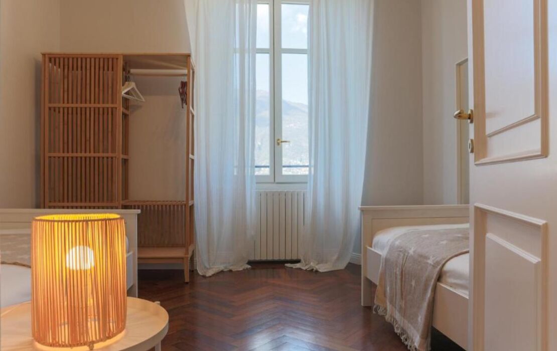 Como Lake Vista - by MyHomeInComo