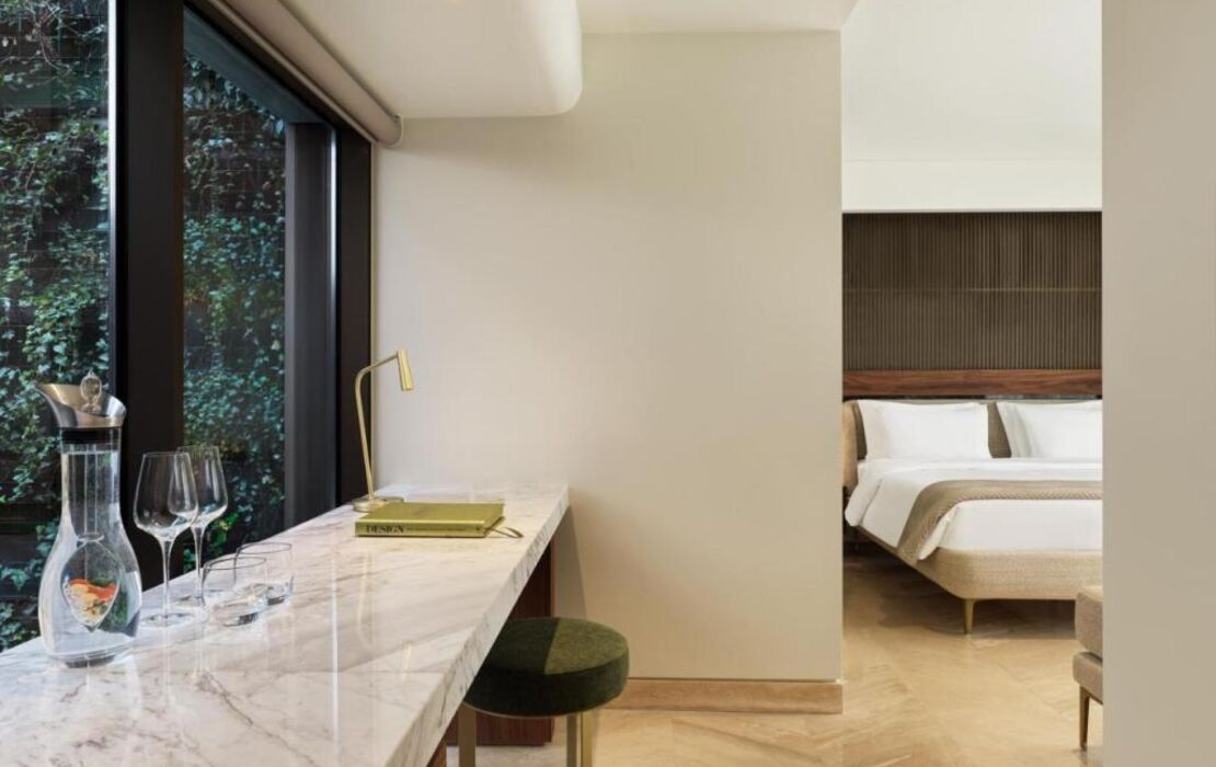 Anthology of Athens, The Leading Hotels of the World