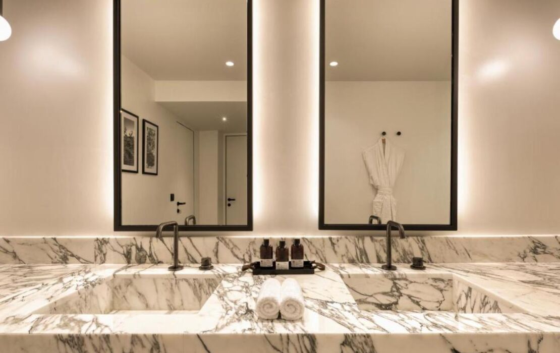 Domes Novos Santorini, Autograph Collection