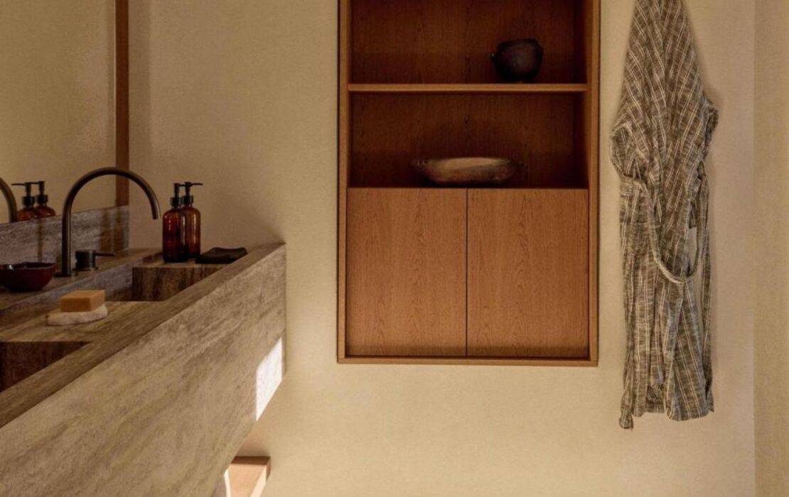 Luura Paros Cliff, Morgans Originals